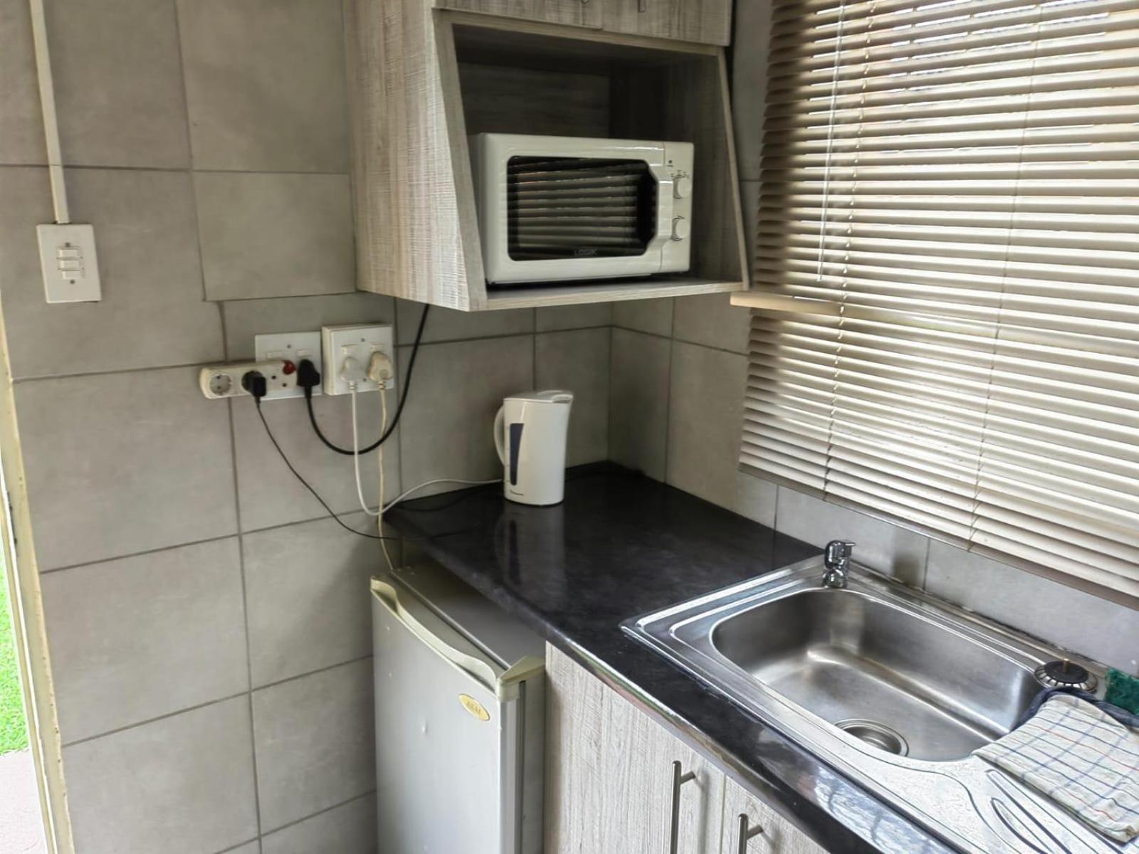Sibahlenomhlambi Guesthouse Springs  Zimmer foto
