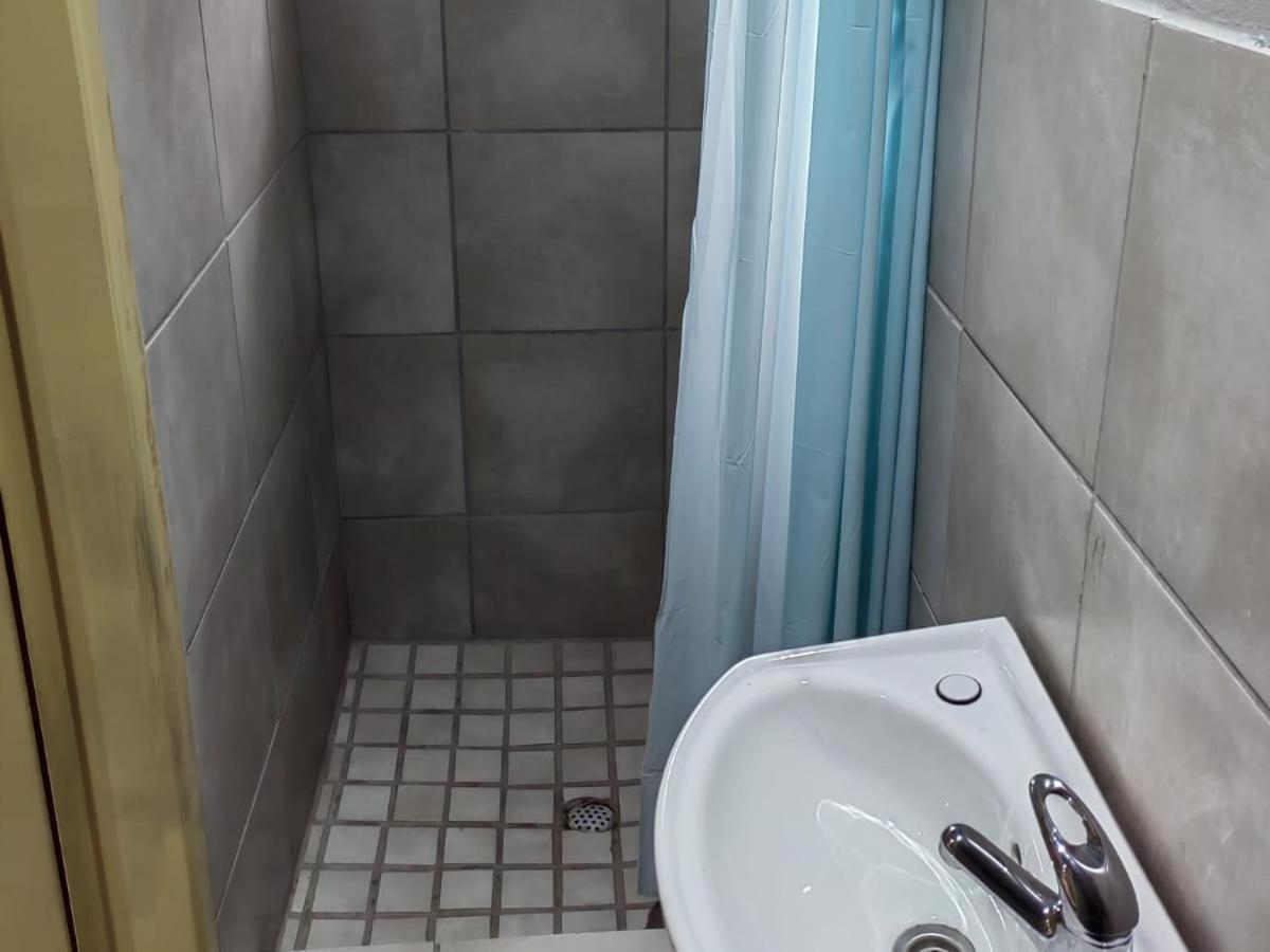 Sibahlenomhlambi Guesthouse Springs  Zimmer foto